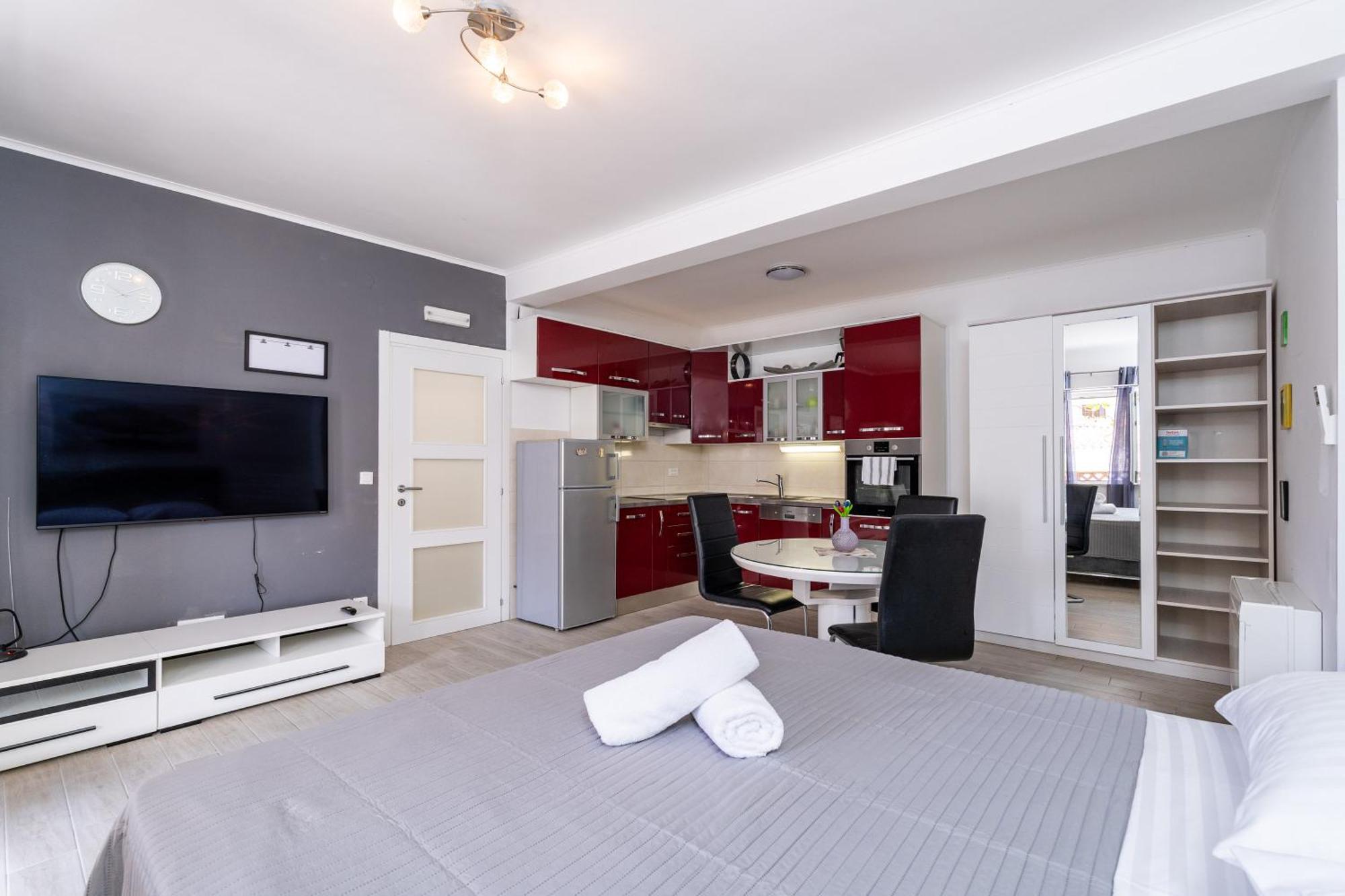 Feather Studio Apartment - Free Private Parking - Self Check-In Ντουμπρόβνικ Εξωτερικό φωτογραφία